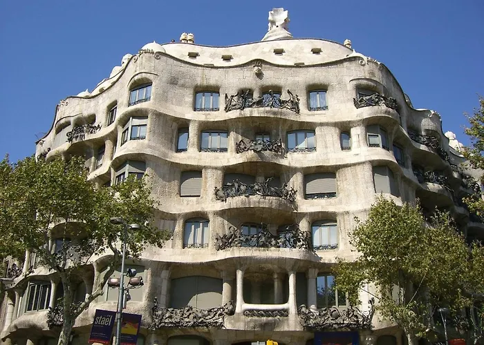 Girona - Modernist Next To Paseo De Gracia *