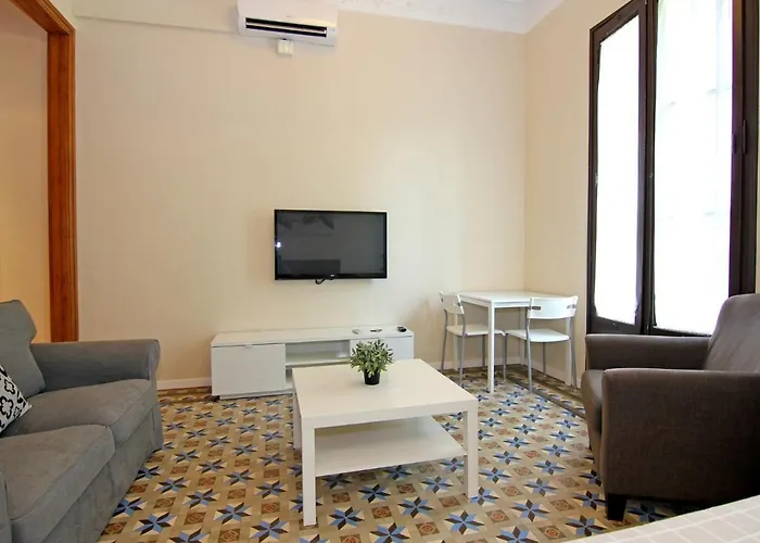 Girona - Modernist Next To Paseo De Gracia *